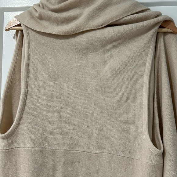 Women’s Light Beige / Off White Sweater Vest. One Size. Never Worn - Picture 5 of 6